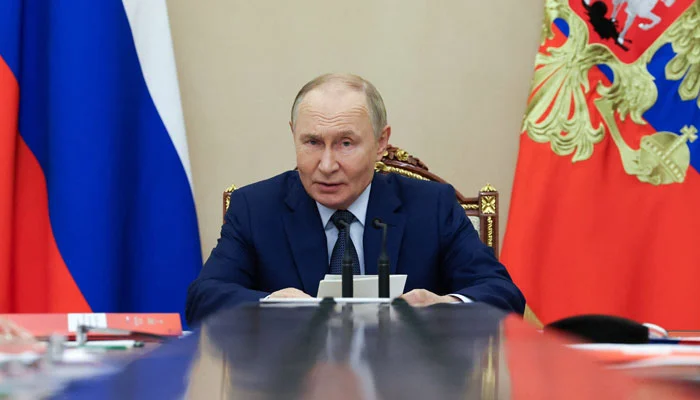 Russia offers to extend nuclear arms limits with US