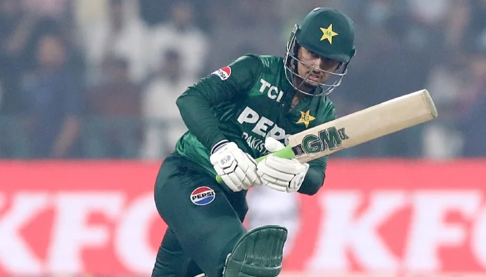 Pakistan thrash South Africa in second T20I to level three-match series