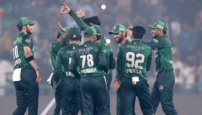 Pakistan restrict South Africa to 139 in third T20I